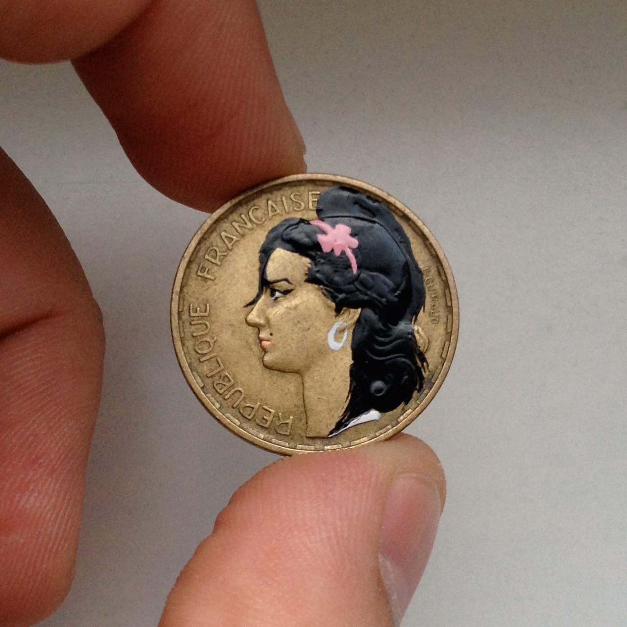 Andre Levy coin painting of Amy Winehouse