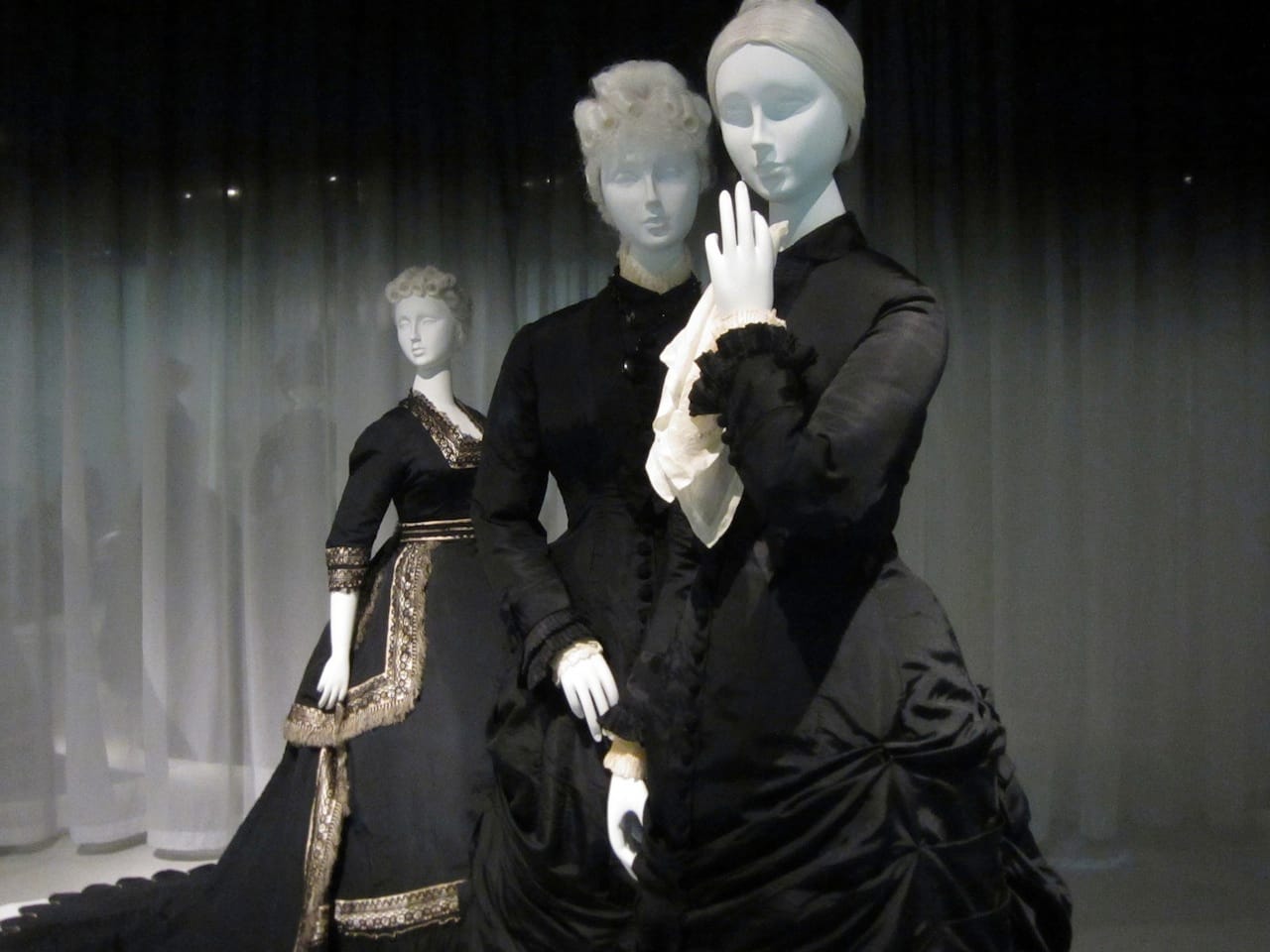 Death Becomes Her: A Century of Mourning Attire