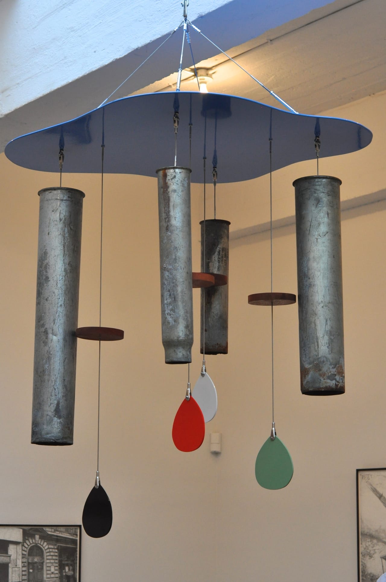Sam Durant's "Non-Vicious Circle" (2014), which is made of powder-coated steel, wood, artillery shell casings, and stainless steel cable. (All photos by the author for Hyperallergic)