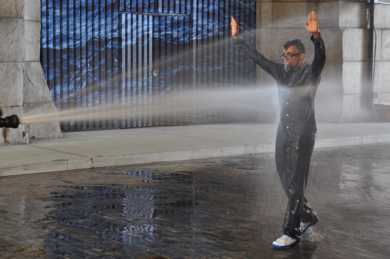 Dread Scott performing "On the Impossibility of Freedom in a County Founded on Slavery and Genocide" under the Manhattan Bridge, October 2014 (photo by Hrag Vartanian/Hyperallergic)
