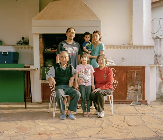 "Familia" by Ricardo Nagaoka depicts three generations within a family living in an urban area of Paraguay.