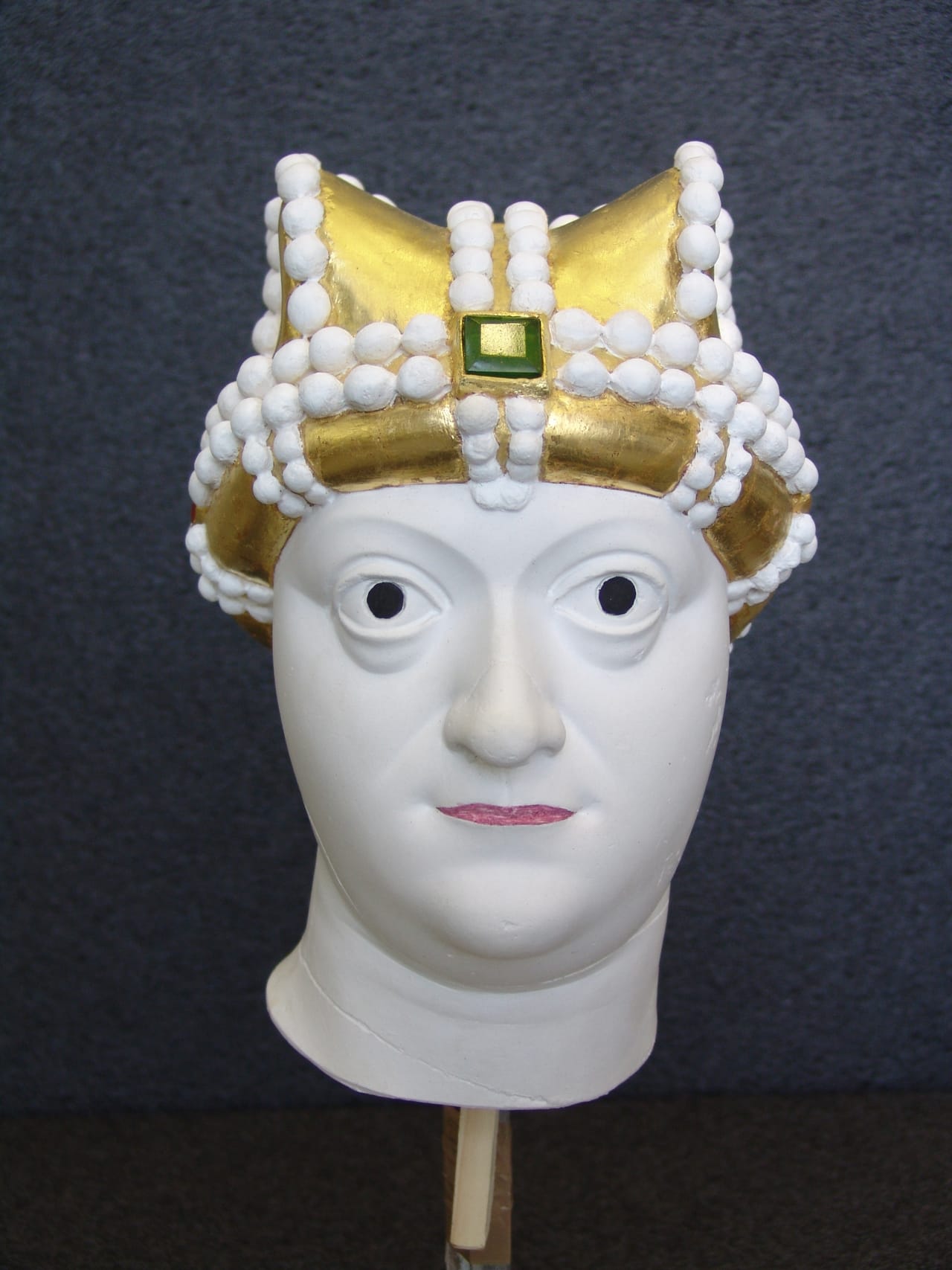 "The Byzantine Empress Ariadne" (reconstruction, 2008), painted plaster, h: 32 cm, Museo della Basilica di San Giovanni in Laterno