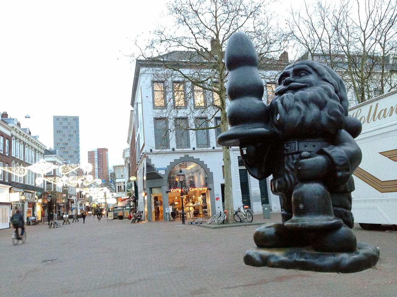 Paul McCarthy's "Buttplug Gnome" in Rotterdam, 2012 (photo by Hrag Vartanian for Hyperallergic)