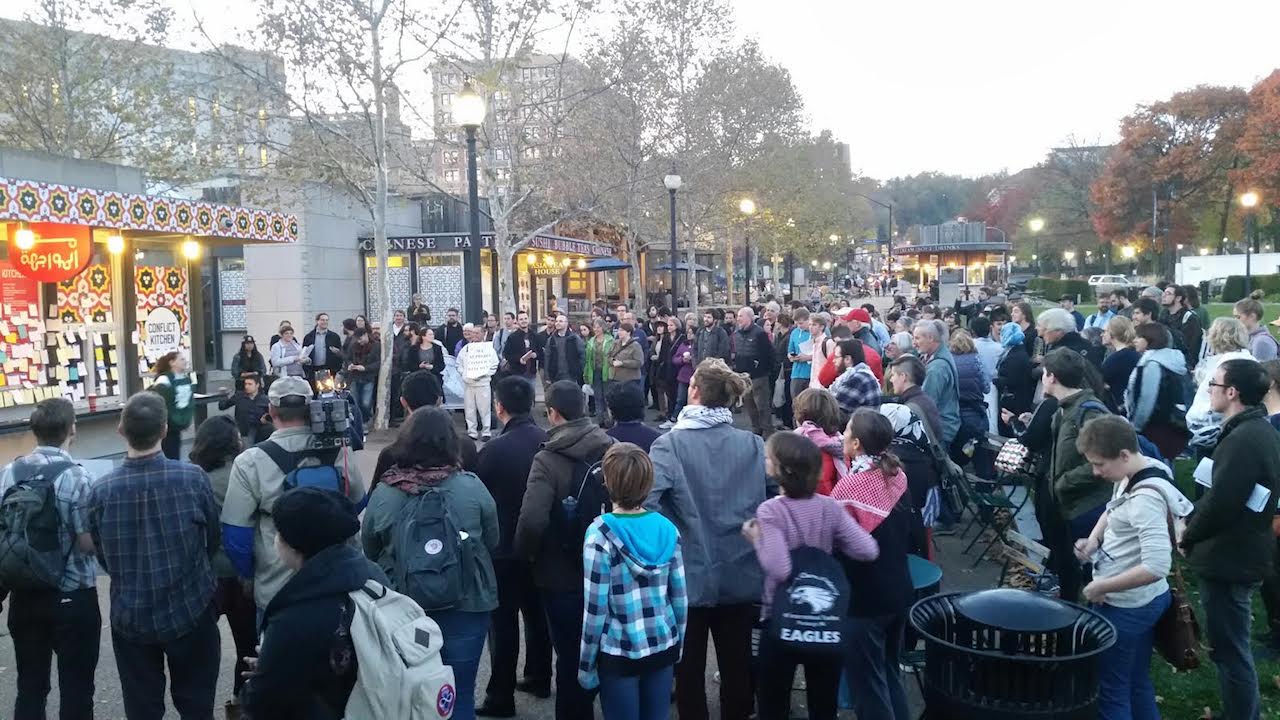 conflictkitchen_sitin