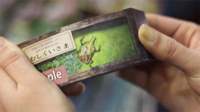 Amazing flip books by that use negative space as part of their design. (via Colossal)