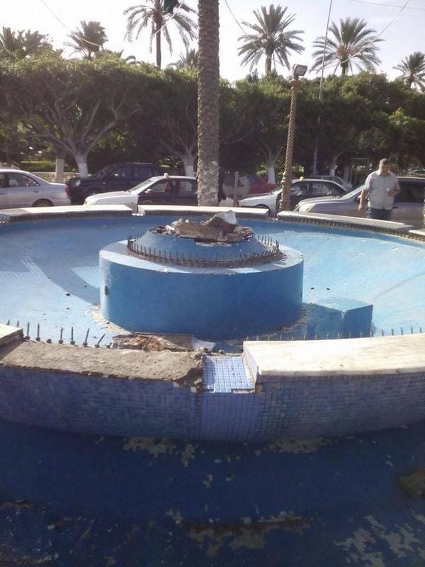 The empty pedestal where the "Gazelle and the Beauty" sculpture once stood (photo via @alwahieshi/Twitter)