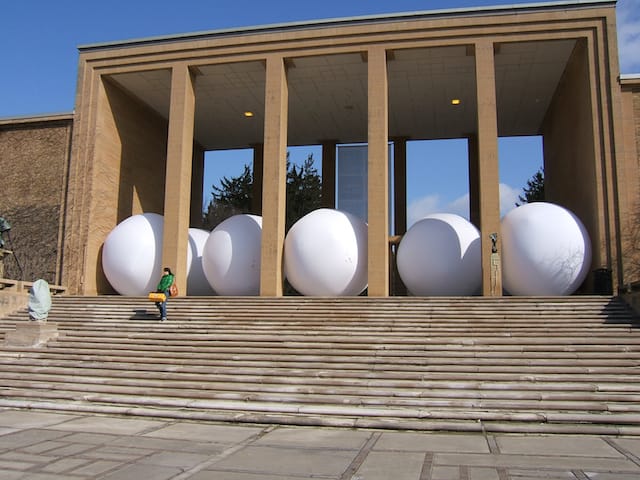 Quynh Vantu, "Inflated" (2008), cotton muslin, latex weather balloon