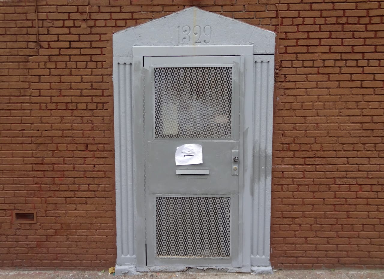 Exterior of 1329 Willoughby Avenue (photo by the author for Hyperallergic)