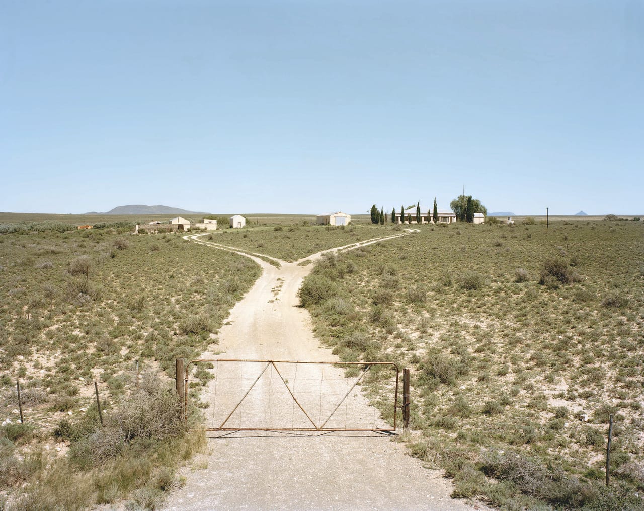 David Goldblatt, Deserted farm, Holgartsfontein, near Vosburg, Northern Cape. 16. March 2008 (all photographs courtesy the artist and Steidl)