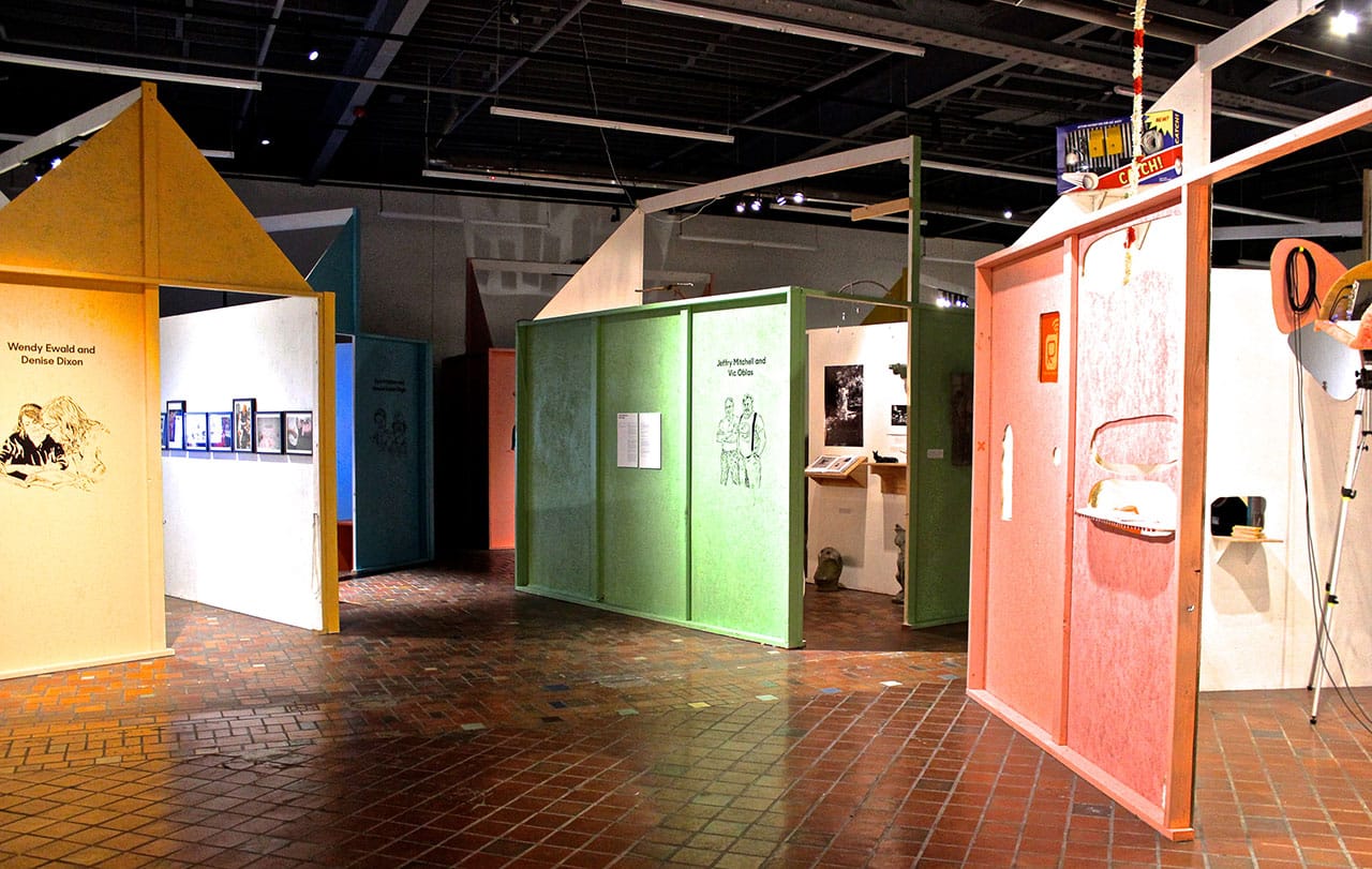 Smith described his exhibition design as inspired by the microcosmic complexes of cottages that spring up in seaside vacation spots. (all photos by the author for Hyperallergic)