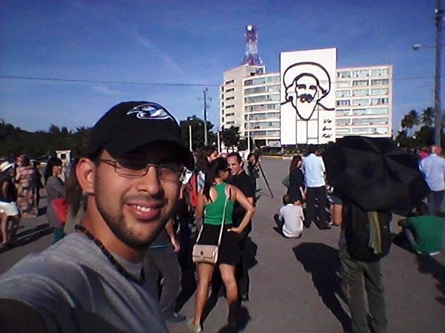 Selfie taken by Cuban blogger Alejandro Uloa Garcia, who arrived late at the Plaza de la Revolución on the day of the performance (photo courtesy Alejandro Uloa Garcia) (click to enlarge)