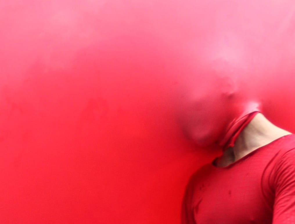 Claudia Gabriela Marques Vieira , "Red Balloon" (2008) (via flickr.com/saphirai)