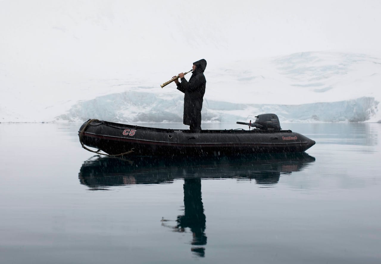 David Rothenberg, "In Svalbard, playing to whales" (2008), photograph by Andrea Galvani
