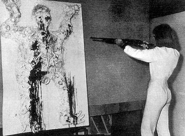 Friedrich Rauch, "Niki de Saint Phalle 'Tir Gambrinus' at Galerie Becker, Munich" (1963) (photo courtesy Galeries nationales du Grand Palais)