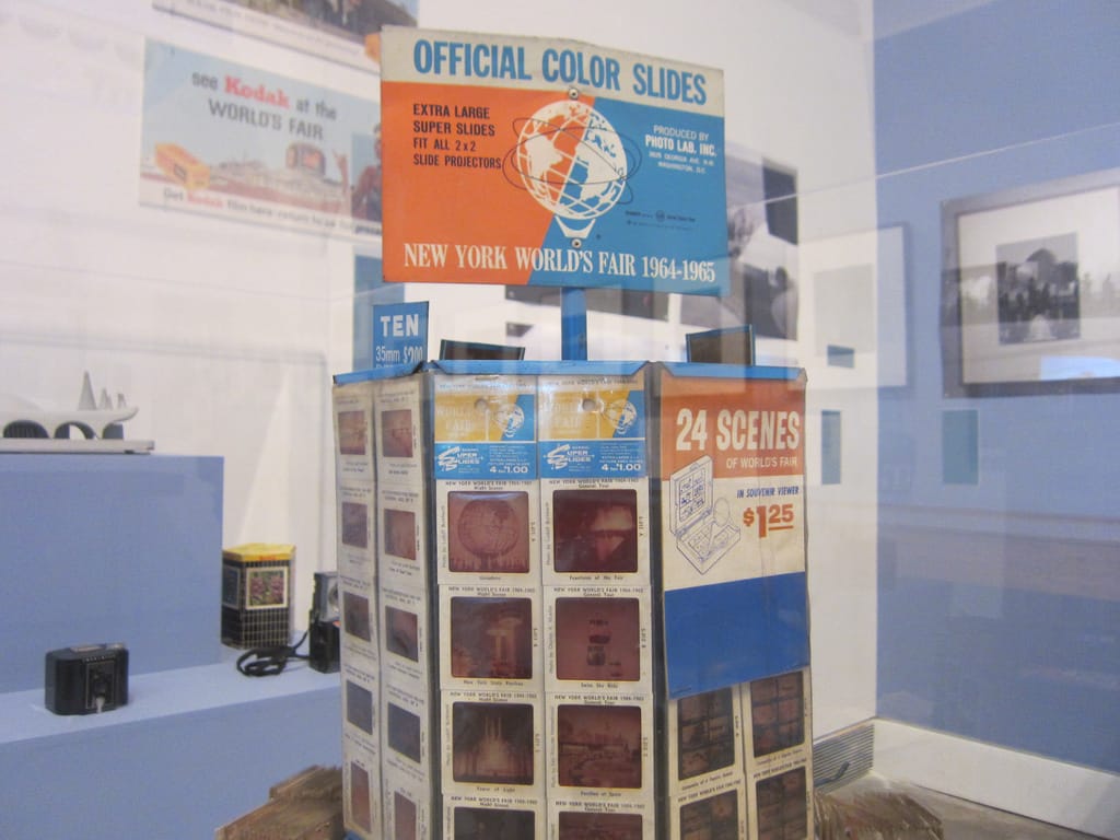'That Kodak Moment: Picturing the New York Fairs' at the Queens Museum (photograph by the author for Hyperallergic)