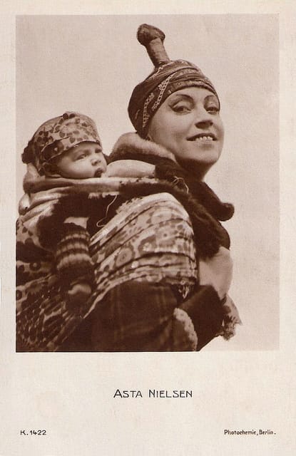 Das Eskimobaby, 1918 (via panoramaonview.org)