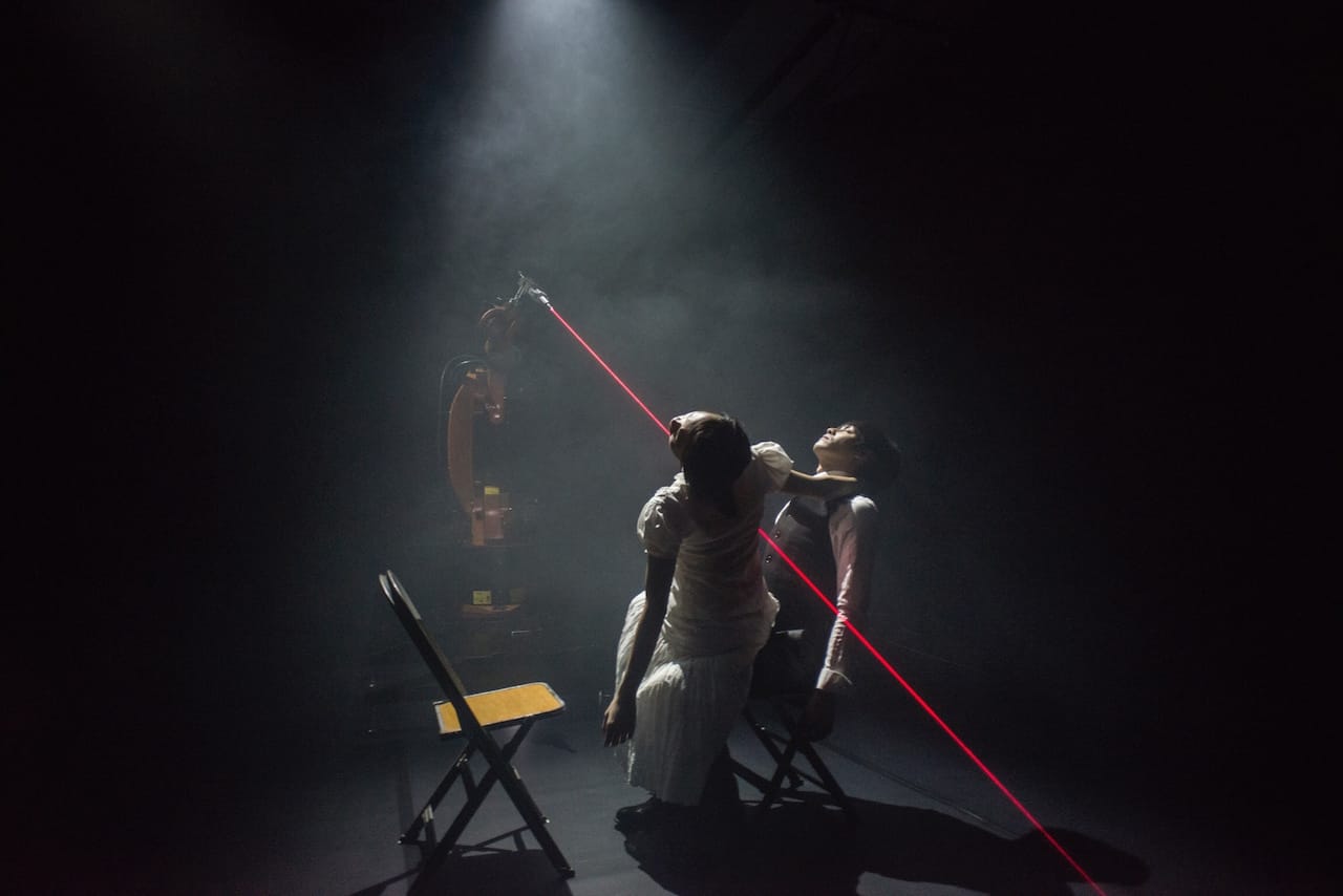 Lin Jou-Wen, Hu Chien, and KUKA the robot in 'Huang Yi & KUKA' at 3LD Art & Technology Center (photo by Mingzhe Wang)