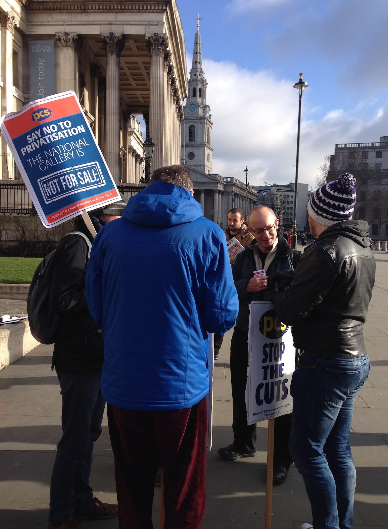 Picketers outside the National Gallery (all photos by the author for Hyperallergic)
