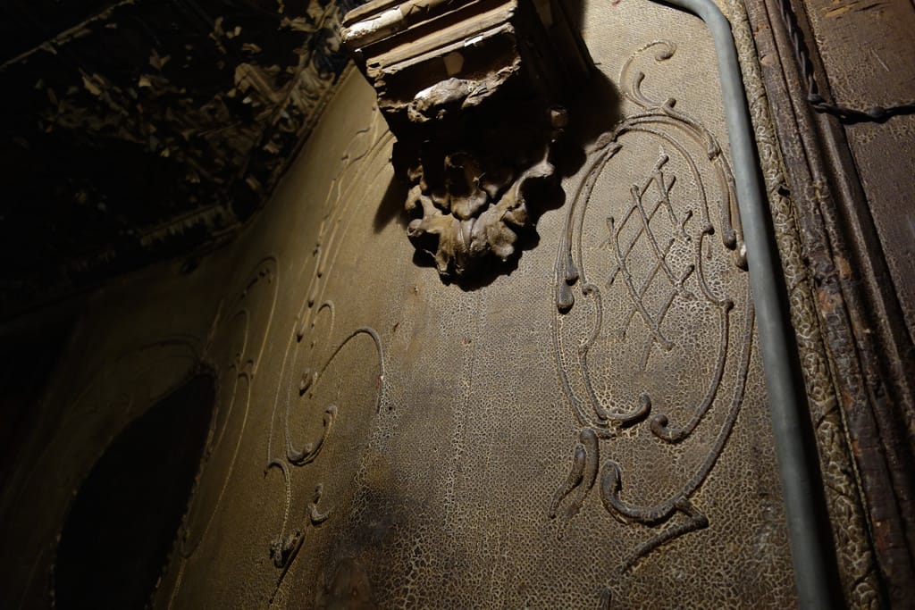 Details of the wall on the first floor