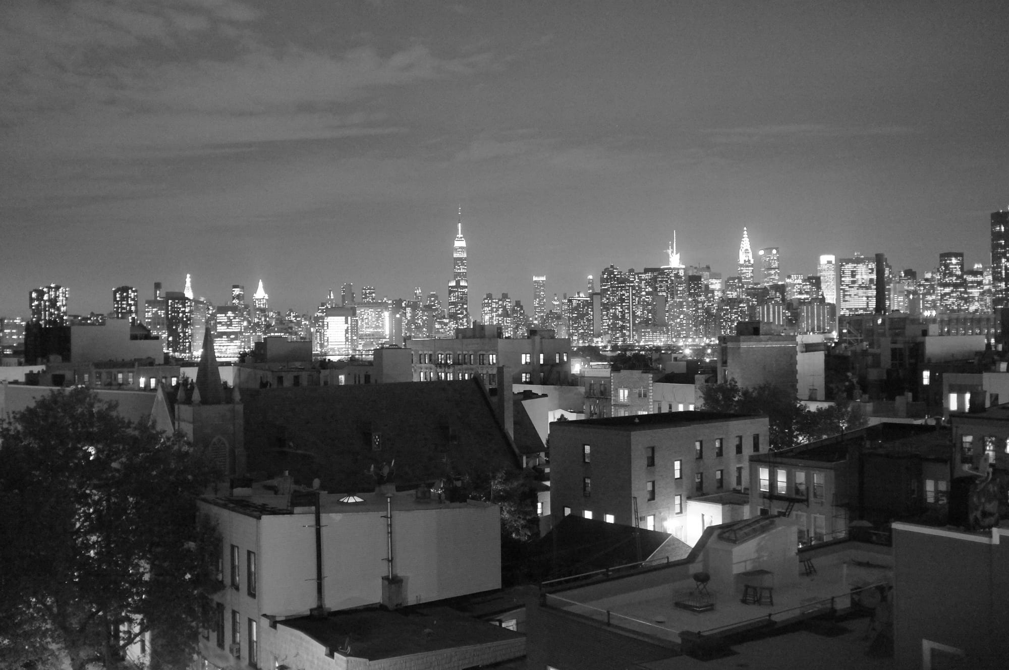 A view of Midtown Manhattan from Greenpoint (via flickr.com/migueloks)