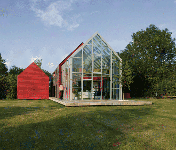 A countryside sliding glass house designed by dRMM is quite something to behold. (via Colossal)