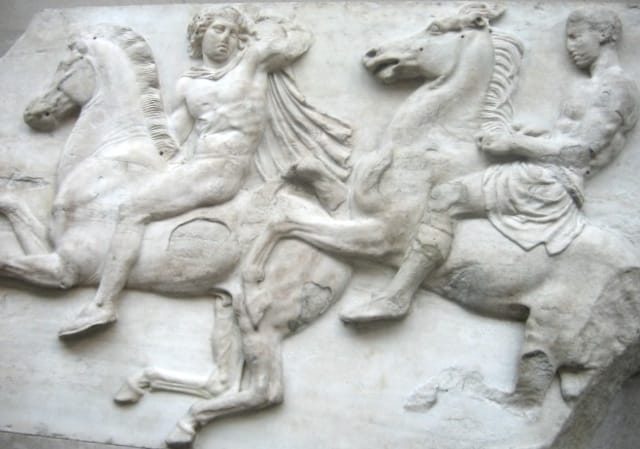 A part of the West Frieze (Image via Wikimedia)