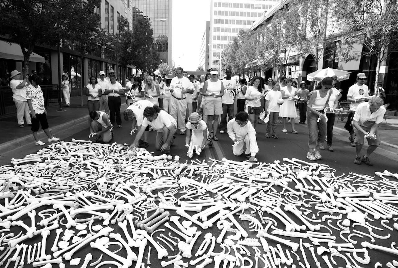 An installation of 50,000 bones in Abuquerque, New Mexico, following the installation of one million bones on the National Mall (Photograph by Joanne Teasdale)