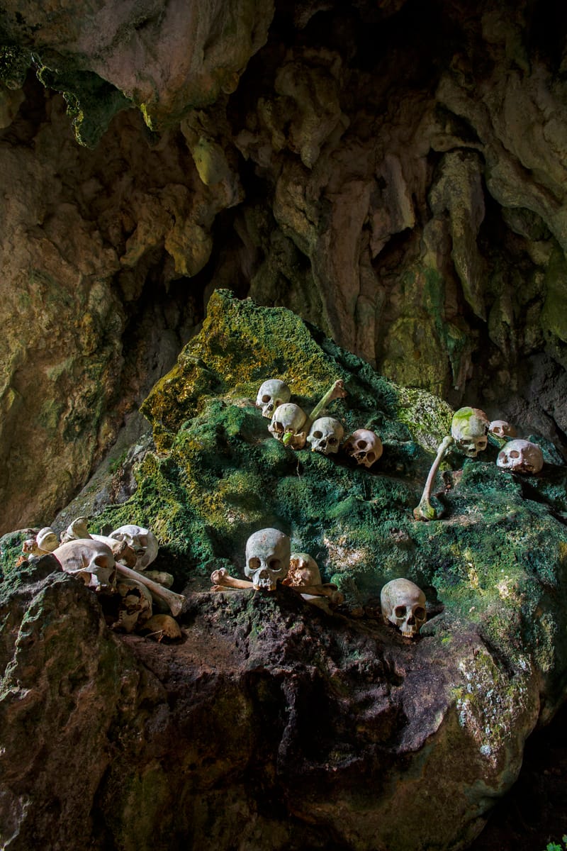 Ke’te Kesu burial cave, Tana Toraja, Indonesia (©2015 Dr. Paul Koudounaris)