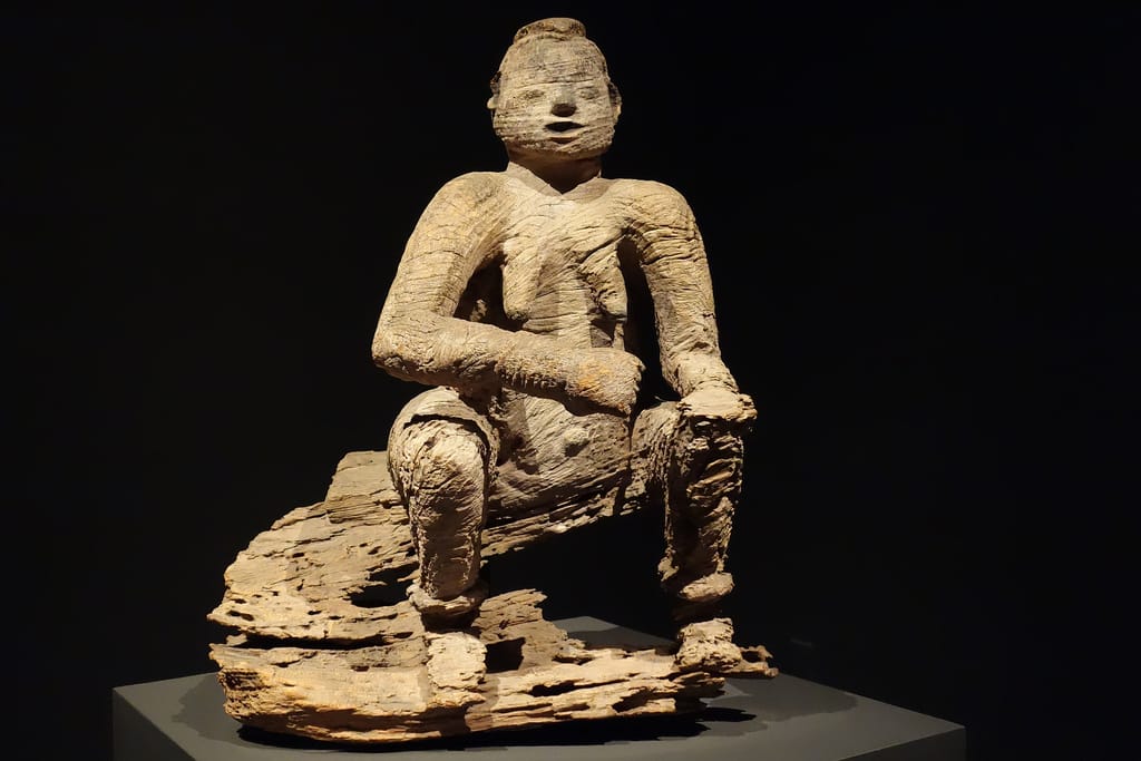 Installation view of 'Warriors and Mothers: Epic Mbembe Art' at the Metropolitan Museum of Art (photo by the author for Hyperallergic)