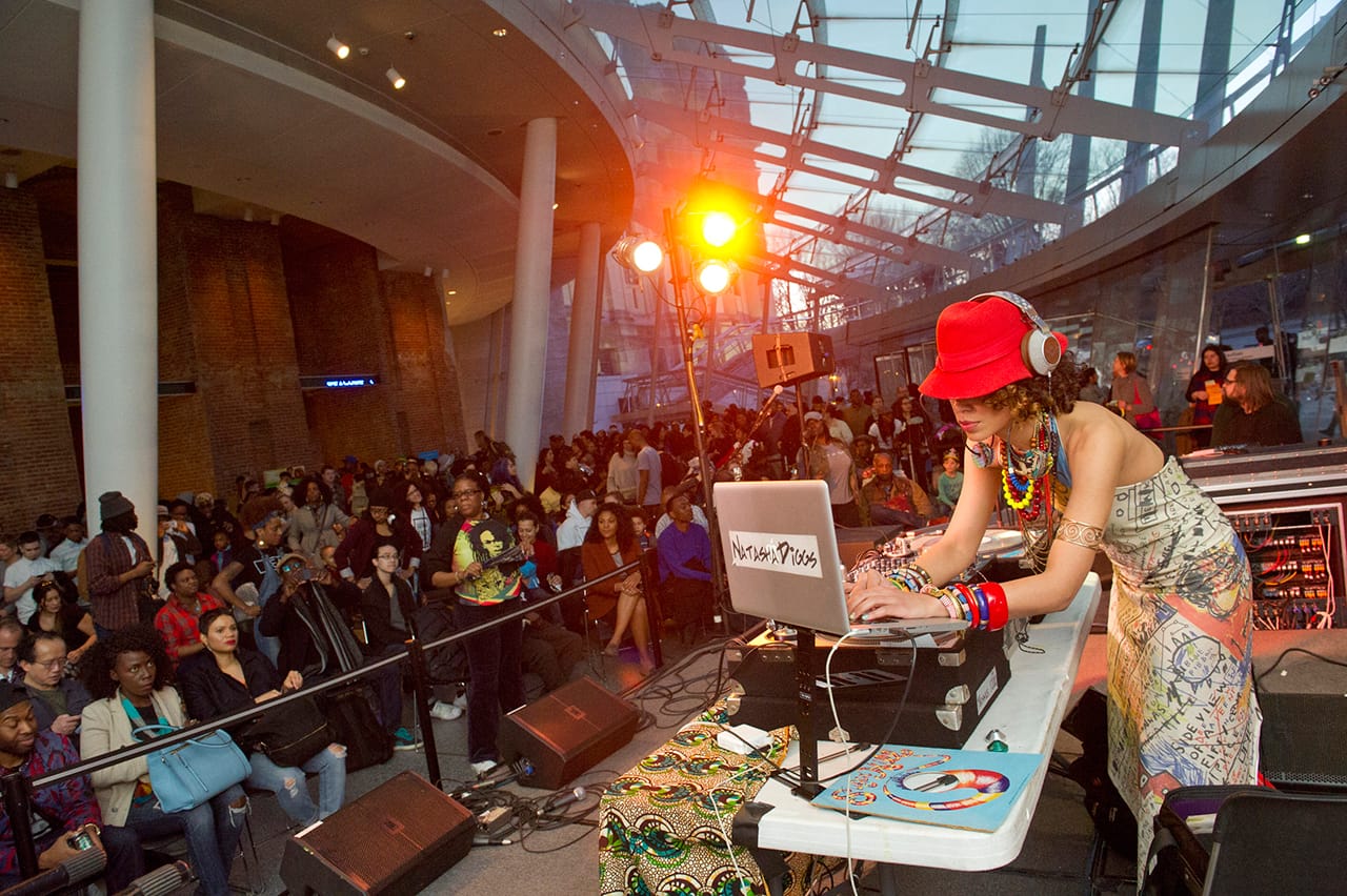 Natasha Diggs performing at a Brooklyn Museum First Saturday (© Elena Olivo) (click to enlarge)