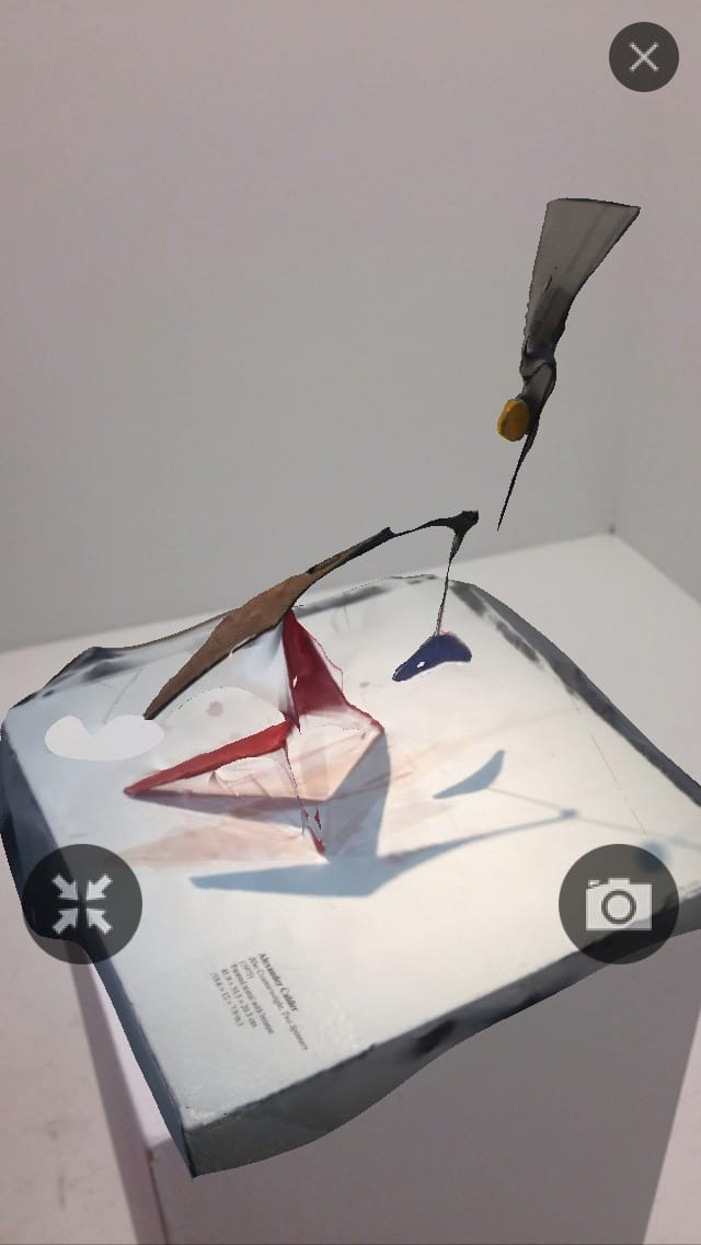 Alexander Calder, "Rouge et Blanc" (1967), painted sheet metal and wire, 57 x 98 x 78 centimeters