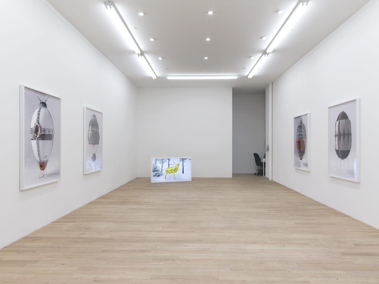 Installation view of 'Jonathan Monaghan, Escape Pod' at bitforms gallery (photo by John Berens, courtesy bitforms gallery, New York)