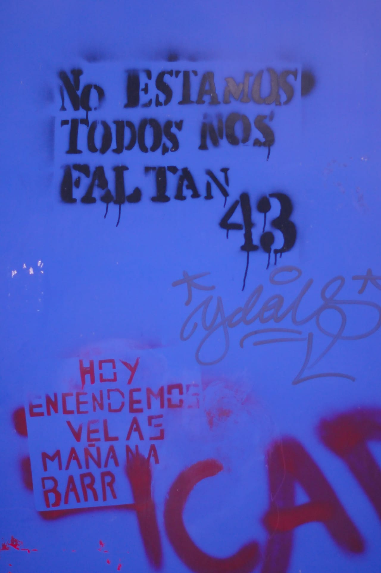 Detail of graffiti on a sculpture by Sebestián at the Museo de Arte Moderno (click to enlarge)