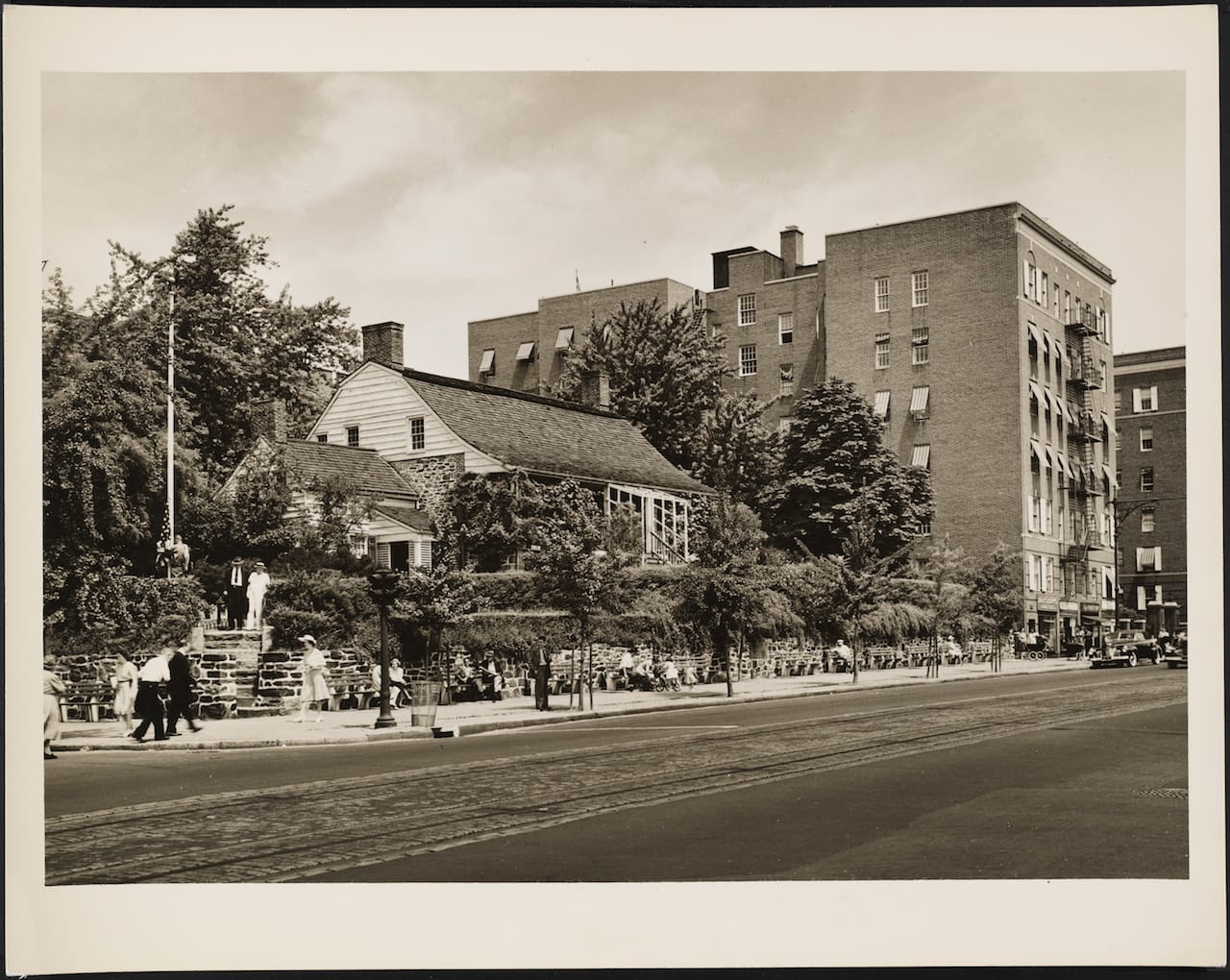 Dyckman House after restoration (1942) (courtesy Museum of the City of New York, Wurts Bros. Collection)