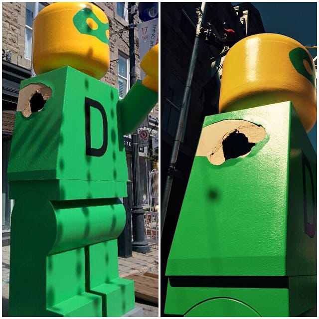 Sayeh Sarfaraz's "D pour Démocratie" (2015) after being vandalized (photo by 2fikornot2fik/Instagram)