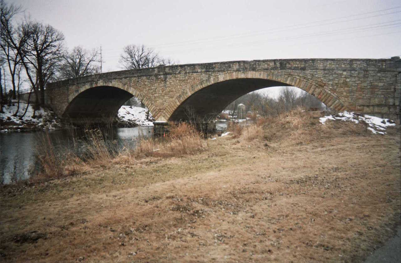 The Roosevelt Bridge in Austin, Minnesota (photo by Hraefen, via Wikimedia Commons)