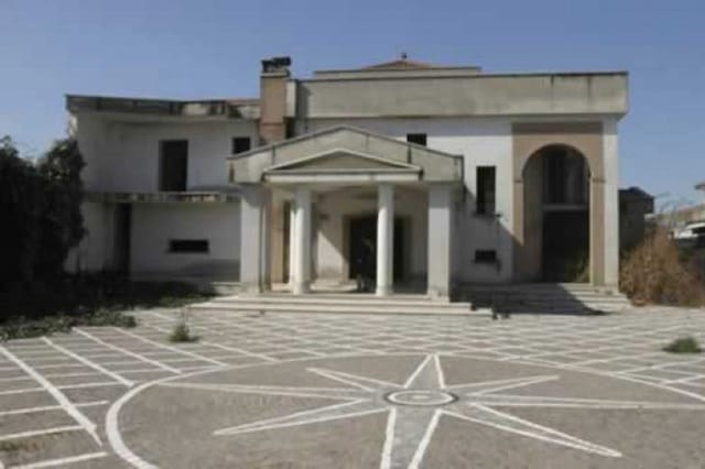 camorra-mafia-uffizi-nella-casa-del-boss-egidio-coppola-orig_main