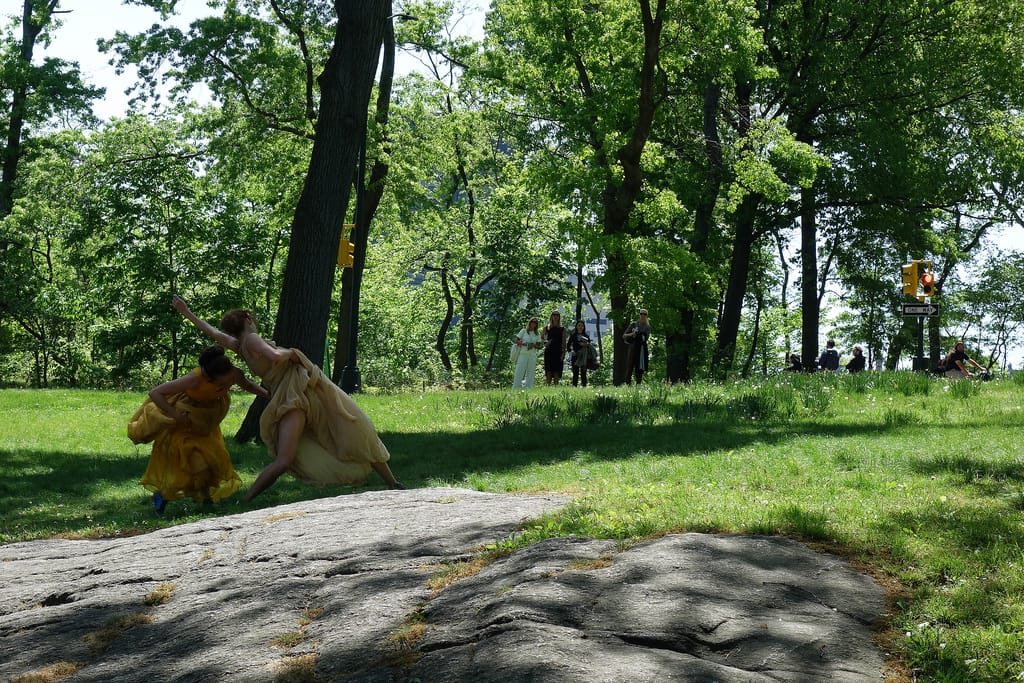 Lauri Stallings + glo performing "And all directions, i come to you" 