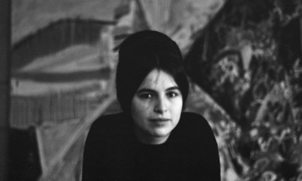 Eva Hesse ca. 1963 (photo by and courtesy of Barbara Brown)