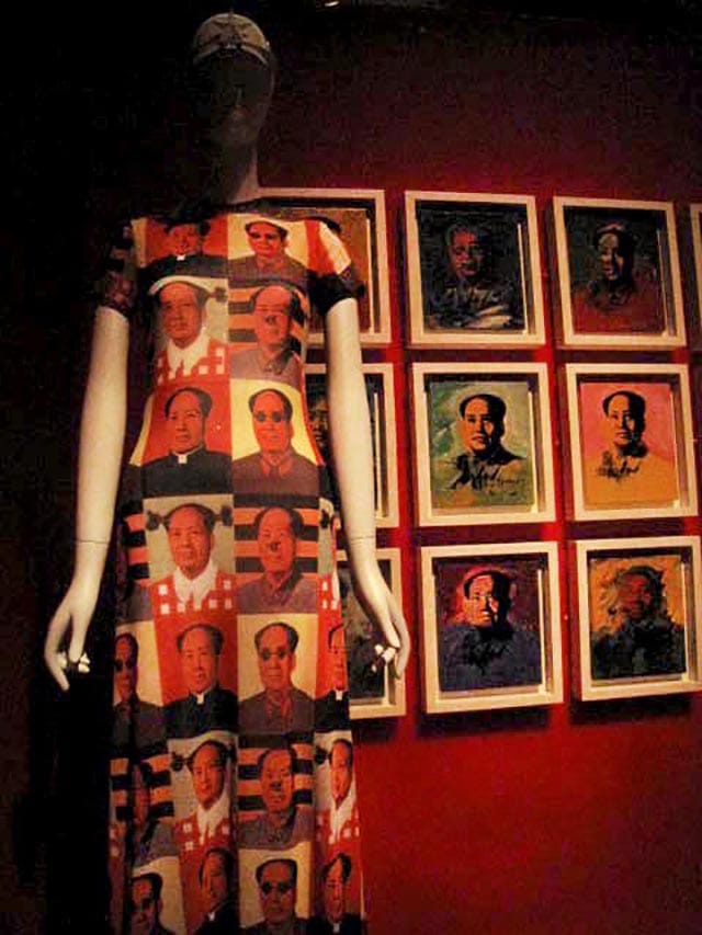 Vivienne Tam, spring/summer collection 1995 designer Zhang Honglu prints of Mao Zedong (1989) , photo by Ellen Pearlman