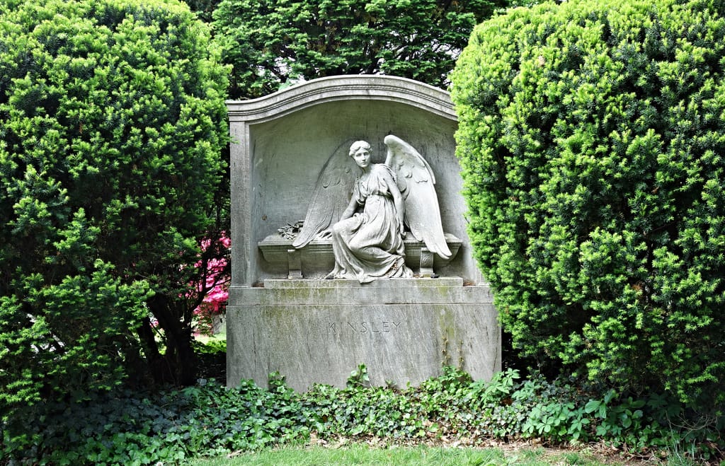 Kinsley Angel sculpted by Daniel Chester French at Woodlawn Cemetery, The Bronx