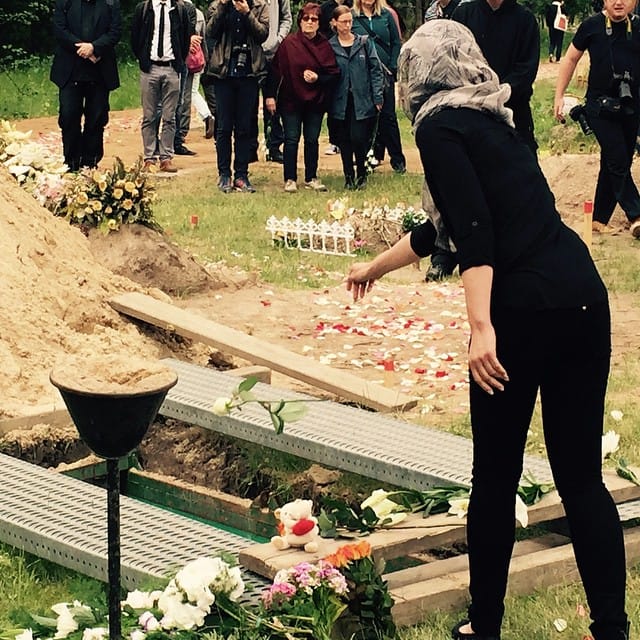 Burial in Berlin of a Syrian refugee and her daughter who drowned right off the coast of Sicily. (image via instagram/christianlehner)