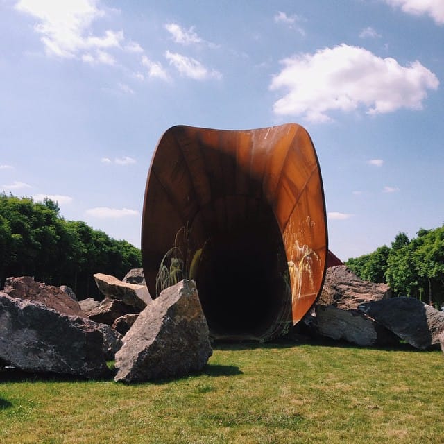 Anish Kapoor's sculpture "Dirty Corner" (2015) at Versailles with paint sprayed on it by vandals. (photo by Clément Grellier, via Instagram)
