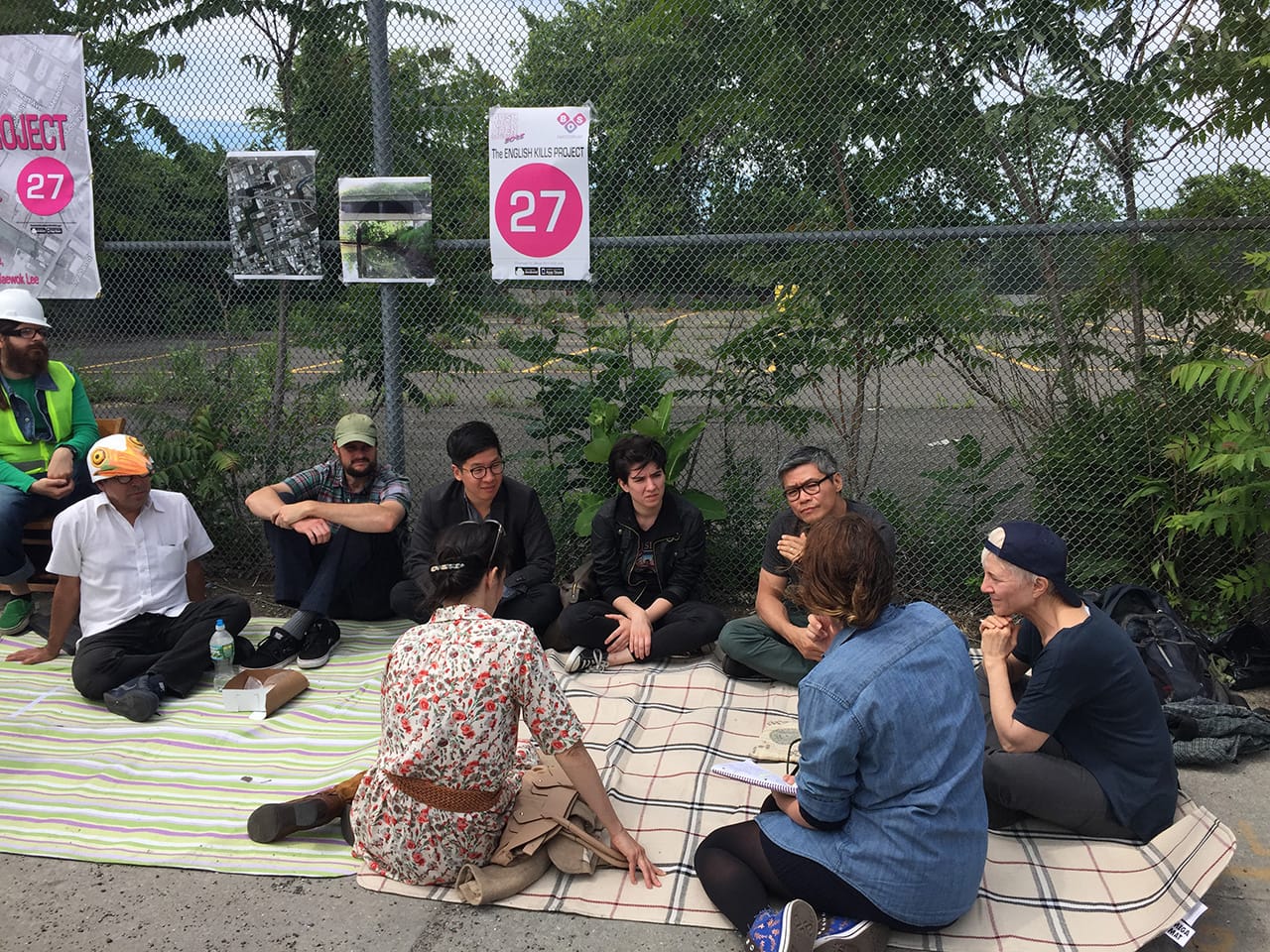 An informal roundtable held on Johnson Avenue by the members of The English Kills Project (photo by Hrag Vartanian for Hyperallergic)