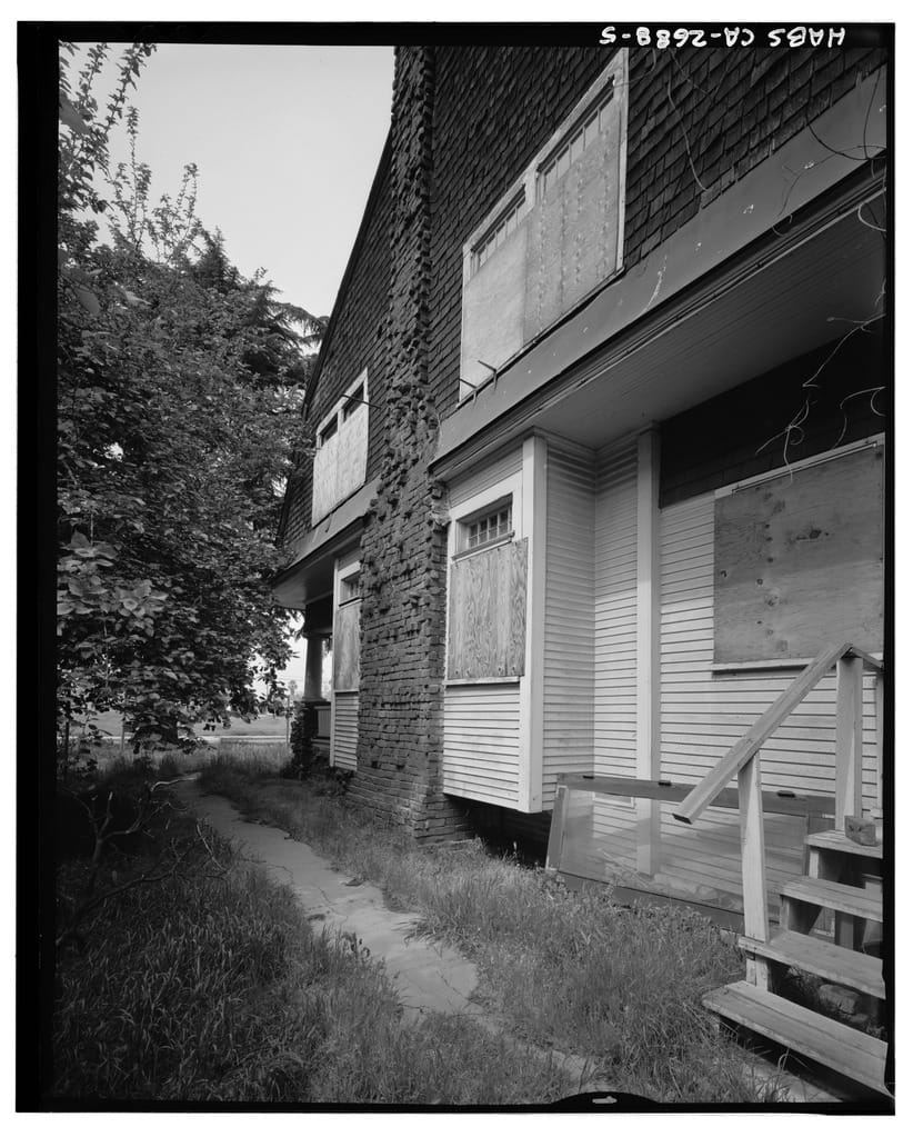 Clinker brick on the chimney of the Ira H. Brooks House in Fresno County, California (after 1933) (via Historic American Buildings Survey)