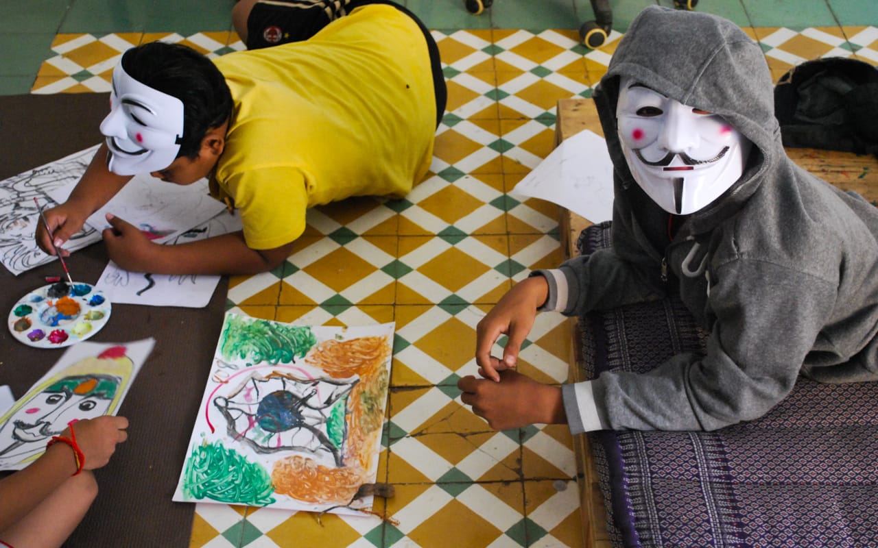 Kids drawing and playing at Sammaki.