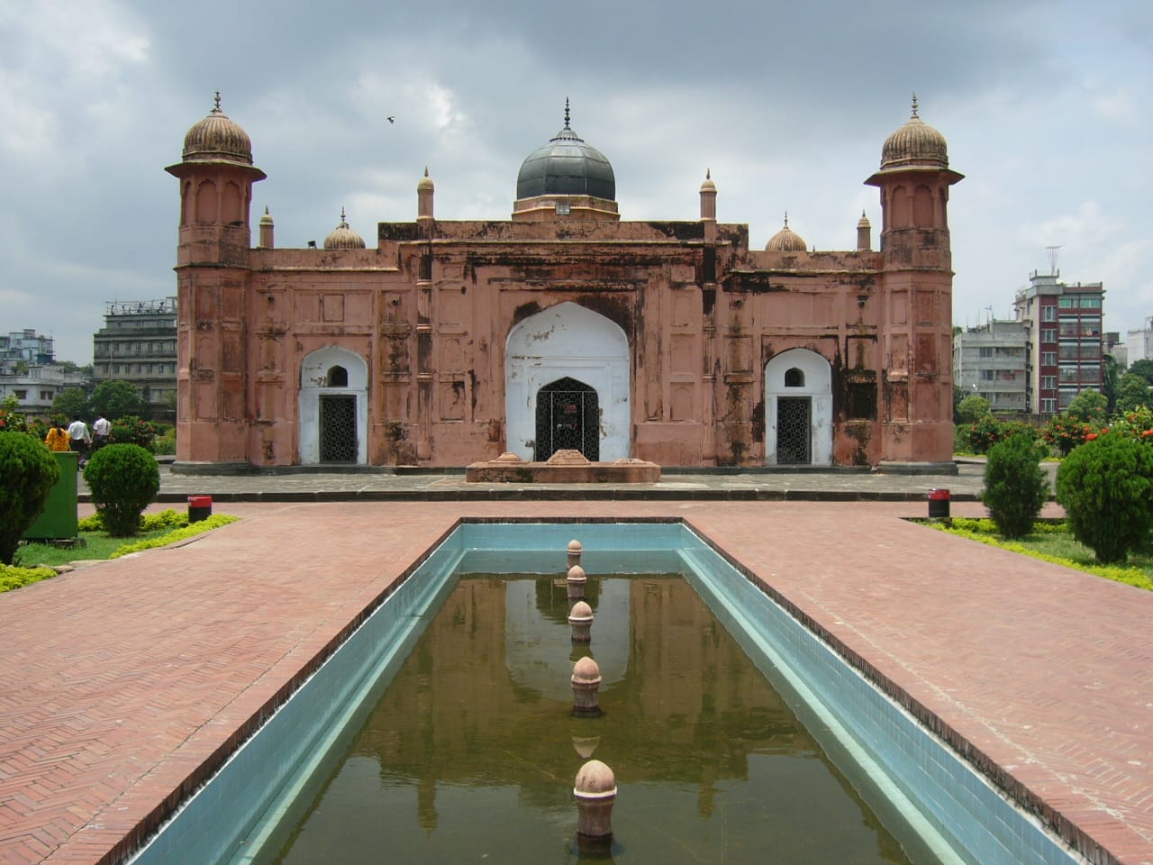 Lalbagh Fort in Dhaka (photo by Shahnoor Habib Munmun, via Wikipedia)