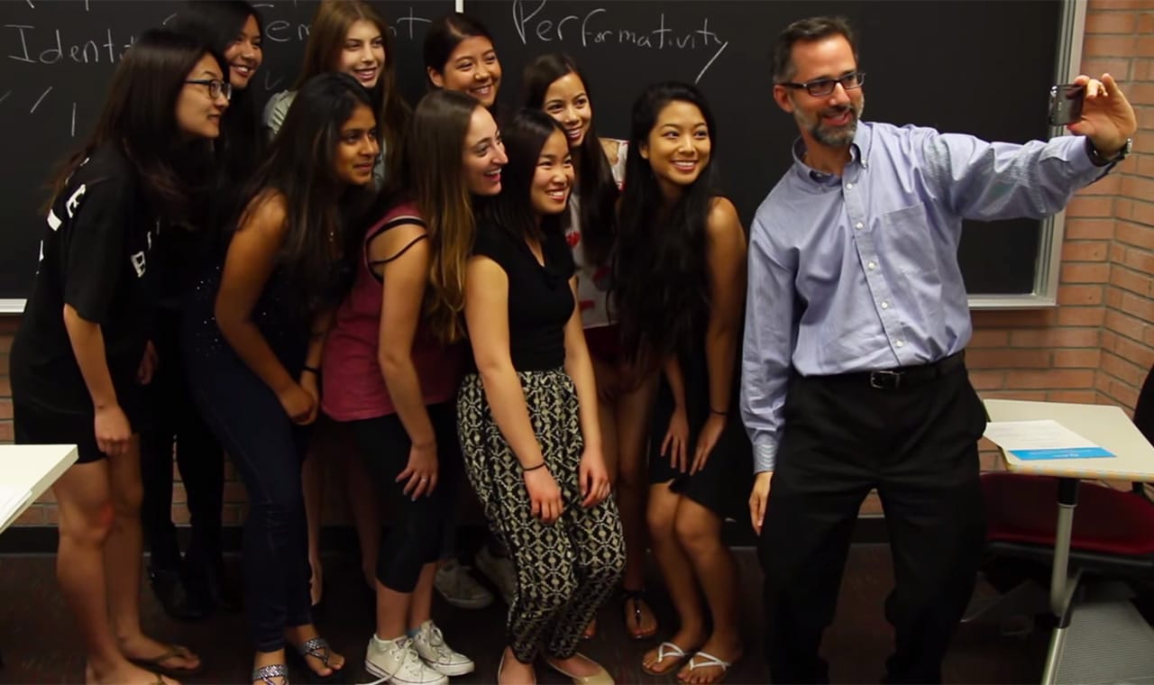 Mark Marino with his #selfieclass (screen grab via YouTube)