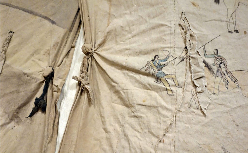 Jṑqī́gácút: Tipi With Battle Pictures