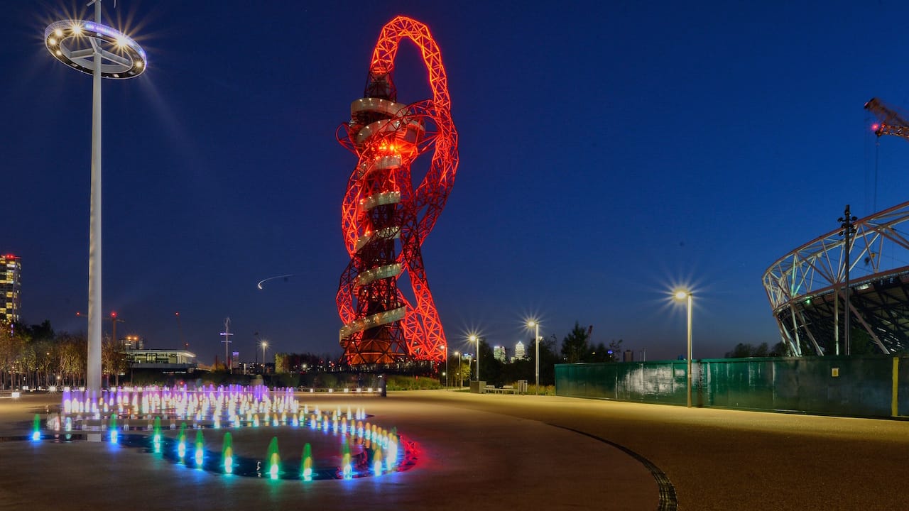 Anish Kapoor, "ArcelorMittal Orbit" (2012) (photo via Wikipedia)